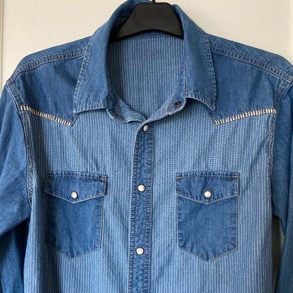Denim western shirt with pearl snaps. SizeMed Cowboy Casual - Picture 1 of 11